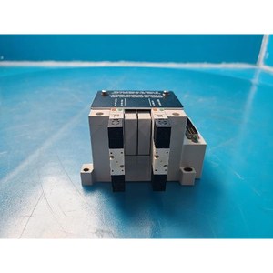 Collecteur de vannes solénoïdes SMC 2, utilisé comme pièce détachée pour équipement semi-conducteur d'occasion - Product Image 2