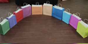 Bolsa de Papel con Asas, Estampado Dorado, Logotipo Impreso Personalizable, Bolsas de Papel Negras para Regalos y Promociones - Product Image 5