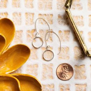 Modernos Pendientes de Cristal de Cuarzo para Boda, Plata de Ley 925, Diseño de Disco Largo, Joyería Artesanal con Piedras Preciosas de Nikhil Gems - Product Image 5