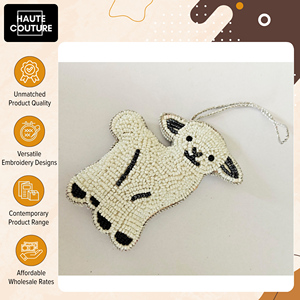 Adornos Festivos Colgantes de Gran Calidad, Hechos a Mano, Bordados, de Tela de Satén, con Forma de Cordero, Acolchados/Adornados con Cuentas, Tamaño 10 x 8 cm - Product Image 5