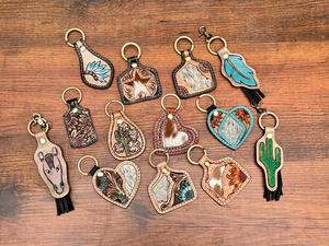 Porte-clés Western en cuir taillé à la main Turquoise Porte-clés en cuir véritable sculpté Cowgirl Porte-clés de luxe en cuir de vachette fait à la main - Product Image 5