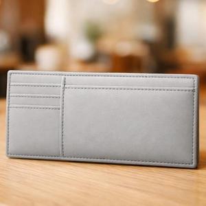 La mini bolsa de cuero granulado negro parece ser un producto de moda genérico similar a las bolsas fabricadas en China. - Product Image 4