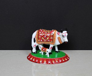 Nirmala Handicrafts - Set de Vajilla de Metal con Diseño de Vaca y Cachorro, Estilo Meenakari, Hecho a Mano en India, con Esmalte, Ideal para Regalo Corporativo - Product Image 1