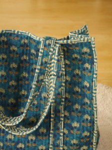 Bolso Tote de Algodón Acolchado Surtido OEM, Bolso de Hombro con Estampado Floral Azul, Venta al por Mayor para Mujer - Product Image 3