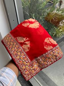 Elegante Saree Rojo de Chifón con Estampado Floral Dorado, Traje Tradicional de Boda para Mujer, Largo hasta el Suelo, Corte Regular, Estilo India Pakistán NiMa - Product Image 3