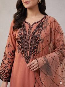 Robe traditionnelle indienne pakistanaise pour femmes en rayonne, longueur cheville, avec broderie noire, tenue décontractée, coupe ample - Product Image 3