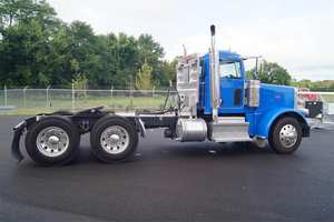 Tracteur routier poids lourd 6x4 avec cabine couchette diesel pour le transport de marchandises - Product Image 3