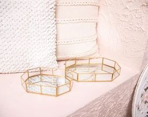 Plateau miroir octogonal en métal avec cadre doré pour le rangement - Product Image 4
