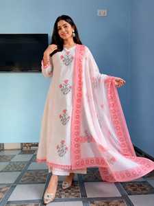 Conjunto de Traje Anarkali de Algodón Blanco de Lujo con Estampado Floral Rosa, Kalidar, Kurta, Pantalón, Dupatta, para Uso Diario, Festivo, Indio, Pakistaní - Product Image 3