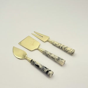 Ensemble de couteaux à fromage artisanaux en acier inoxydable avec manche en résine finition or, pour la table de petit-déjeuner - Product Image 6