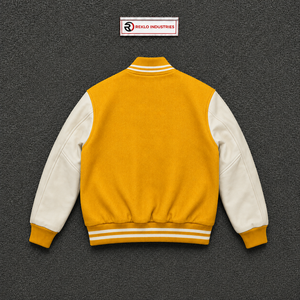 Veste universitaire en laine dorée de qualité supérieure avec manches contrastées blanches, veste de baseball classique pour hommes et femmes, vente en gros pour les universités - Product Image 6