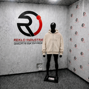 Sudadera con capucha beige desgastada con cremallera y mangas con pedrería, estilo oversize, streetwear, lavado vintage, estética grunge, unisex, casual. - Product Image 3