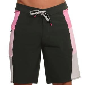 Shorts de bain rayés pour hommes à taille mi-haute avec logo personnalisé, respirants, séchage rapide, imperméables, écologiques, extensibles dans quatre directions - Product Image 1