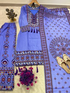 Ensemble ethnique Maslin de qualité supérieure pour femmes |   Kurti imprimé numériquement avec palazzo et dupatta ornés de miroirs - Product Image 4