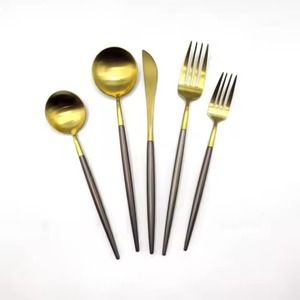 Ensemble de couverts en métal contemporains, cuillère et fourchette, idéal pour les buffets et les réceptions - Product Image 6