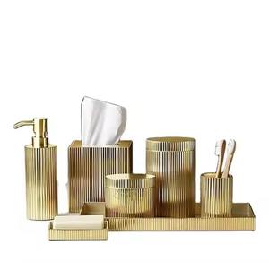 Accessoires de salle de bain modernes en métal : boîte à mouchoirs, distributeur de savon, porte-brosse à dents, bac - Product Image 1