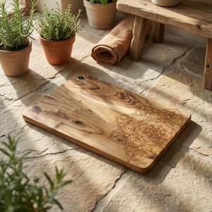 Tabla de cortar Mandala moderna hecha a mano de madera maciza de acacia |   Decoración de Cocina de Uso Diario, No Tóxica y Ligera, Perfect Enterprises - Product Image 1