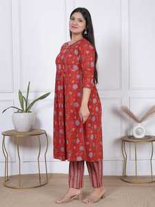 Ensemble coordonné tendance imprimé floral rouge de qualité supérieure, robe décontractée style Kurti avec pantalon rayé pour femme, tenue ethnique quotidienne d'été - Product Image 2