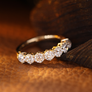 Anillo apilable de diamantes cultivados en laboratorio, corte brillante redondo, para boda y aniversario, certificado IGI, anillo de media eternidad de 7 piedras, banda con papel de seda. - Product Image 1