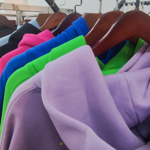 Sweat à capuche Bold pour homme, imprimé en relief, streetwear vintage, pull en coton, design graphique en relief, taille XL, pour ambiance Y2K, skate, voyage - Product Image 3