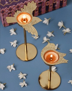 Candelabro de Cinco Brazos Warm Presence, Portavelas de Metal Plateado de 10.6 Pulgadas, Decoración Duradera para el Hogar, Uso en Bodas - Product Image 2