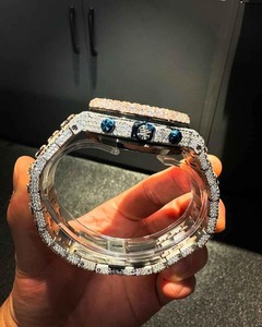 Reloj Hip Hop de Primera Calidad con Números Negros, Movimiento de Cuarzo, Esfera de Cristal, Adornado con Diamantes Redondos de Moissanita VVS - Product Image 2