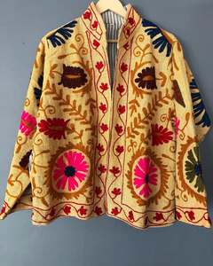 Impresionante Chaqueta Suzani Bordada en Algodón Indio TNT, Abrigo Artesanal para Mujer con Bordado a Mano Suave - Product Image 6