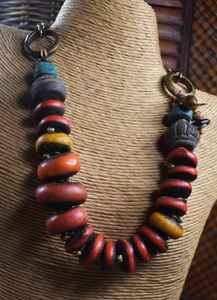 สร้อยคอเรซิ่นทำมือสุดหรูสำหรับผู้หญิง ขัดเงาอย่างดี สวยงาม ทันสมัย ประดับมุก คุณภาพดีที่สุด ลูกปัดนำเข้าจากอินเดียโดยตรง - Product Image 2