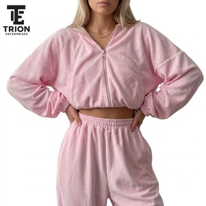 Conjuntos Deportivos de Mujer al Por Mayor, Corte Regular, de Secado Rápido y Teñidos en Color Liso Personalizados - Product Image 3