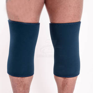 Las mangas elásticas se ajustan de forma segura alrededor de la rodilla sin deslizarse, lo que ofrece comodidad y movilidad duraderas. - Product Image 4