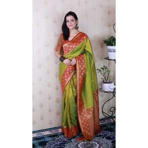 Sari en soie verte douce Banarasi ondulé Elite Weaves avec Zari unique tissé, idéal pour les soirées et le Mehendi, infroissable, toutes saisons, pour femme - Product Image 1