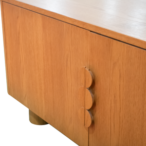 Mueble de TV de Madera de Pino Hecho a Mano con Asas Redondas y Estante Abierto, Diseño Moderno, Mueble de Salón con Montaje en el Suelo - Product Image 4