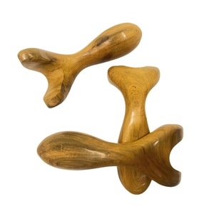 Masseur facial Gua Sha en bois rustique écologique avec artisanat en bois d'acacia massif pour la relaxation musculaire - Cadeau du Nouvel An - Product Image 1