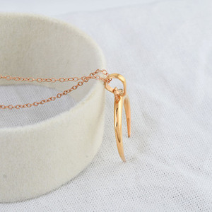 เครื่องประดับเงินแท้ 925 ชุบทอง ชุบโรเดียม ดีไซน์วินเทจ รูปทรงเกือกม้า จี้ห้อยคอ สร้อยคอสวยหรูสำหรับผู้หญิง - Product Image 3