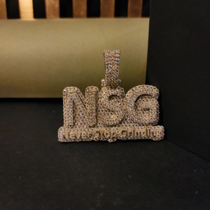 Colgante Número 1 con Incrustaciones de Diamantes |   Dije con Símbolo de Dólar en Diamante Moissanite - Product Image 1