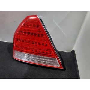 Feu arrière gauche combiné d'occasion OEM 924013B501 pour Centennial - Product Image 2