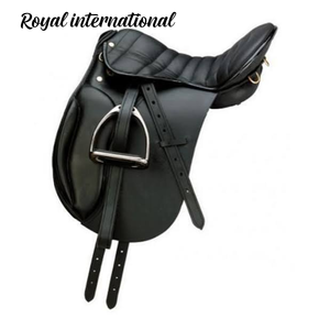 Selle d'équitation anglaise noire avec étriers |   Équipement d'équitation rembourré pour l'entraînement, le trail, l'école, l'écurie, le club, la pratique de l'équitation - Product Image 3