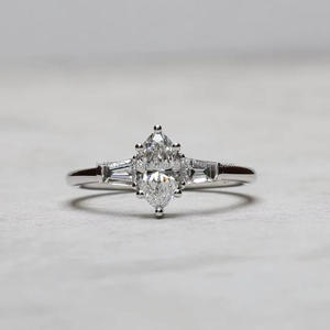 Anillo de compromiso/boda vintage de oro amarillo de 14k con diamante marquise cultivado en laboratorio IGI, engaste de púas de oro blanco unisex para aniversario - Product Image 1