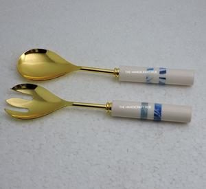 Servidor de ensalada en diseño blanco y azul elegante, juego de servidores de ensalada con mango de resina y acero inoxidable. - Product Image 1