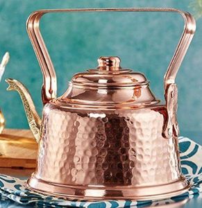 Théière décorative en cuivre martelé avec poignée en laiton et manche en bois pour une utilisation classique en cuisine et au café - Product Image 4