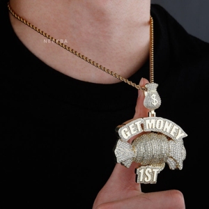 Colgante Get Money 1st - Colgante de Plata 925 con Moissanita de Precisión, Colgante de Diamante Moissanita Hecho a Mano por un Artista Indio - Product Image 1