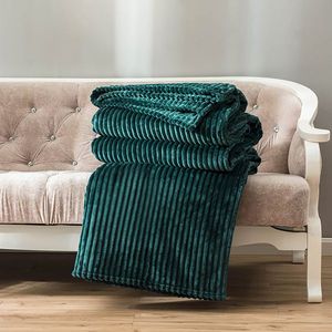 Coperta in Flanella Verde Scuro con Motivo Intrecciato, Tinta Unita, Super Morbida e Leggera, Disponibile nelle Misure 28*40 Pollici e 60*80 Pollici - Product Image 5