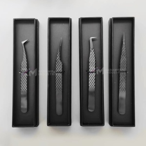 Ensemble de pinces à cils en acier inoxydable de qualité supérieure, toutes tailles, pinces professionnelles pour extensions de cils, pointe dentelée, prise en main parfaite - Product Image 1