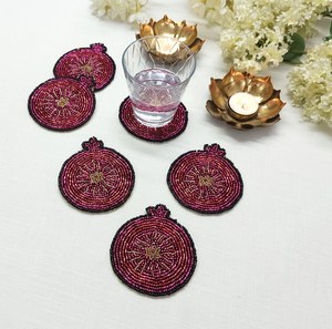 Juego de 6 posavasos de granada hechos a mano con cuentas - Product Image 1