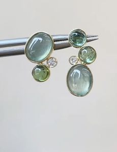 Encantadores Pendientes de Resina Inspirados en la Naturaleza, Hermosos Pendientes Colgantes de Hoja de Resina, Pendientes de Arte de Resina Hechos a Mano de Primera Calidad, Elegantes Pendientes de Resina - Product Image 1