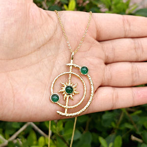 Collier inspiré de l'orbite solaire avec pierres rondes en onyx vert, plaqué or 18 carats, pendentif mode effet éclat solaire, bijoux cadeaux - Product Image 4