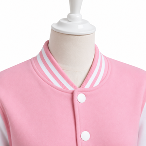 Veste universitaire rose avec manches et rayures blanches, style preppy, coupe classique, vêtement d'automne unisexe en polaire - Product Image 6