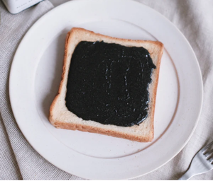 Beurre de sésame noir artisanal, moulu à la pierre et torréfié au feu de bois, pâte de noix pure et naturelle - Product Image 4