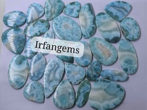 Lote de Gemas Sueltas de Larimar Natural a Precio Mayorista, Cabujones Lisos de Formas Mixtas, Cuentas Hechas a Mano para Fabricación de Joyas - Product Image 1