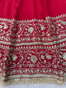 ชุดเดรส Anarkali ผ้าลูกไม้สีแดงเข้มสำหรับผู้หญิง พร้อมผ้าคลุมไหล่ลายดอกไม้ ยาวถึงพื้น แห้งเร็ว เหมาะสำหรับงานปาร์ตี้และงานแต่งงาน - Product Image 6